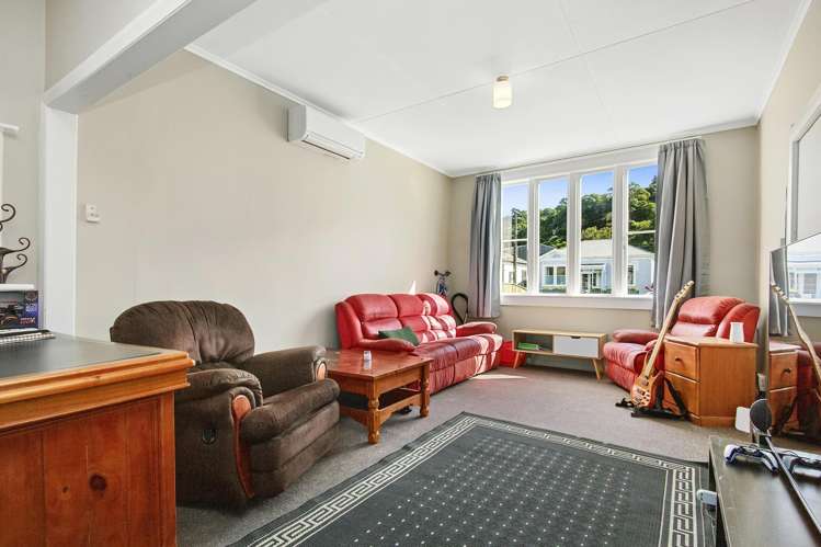 16 Riddlers Crescent Petone_1
