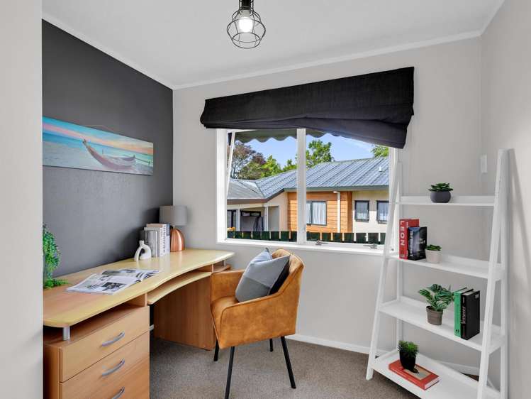 54 Lansdowne Crescent Glenview_15