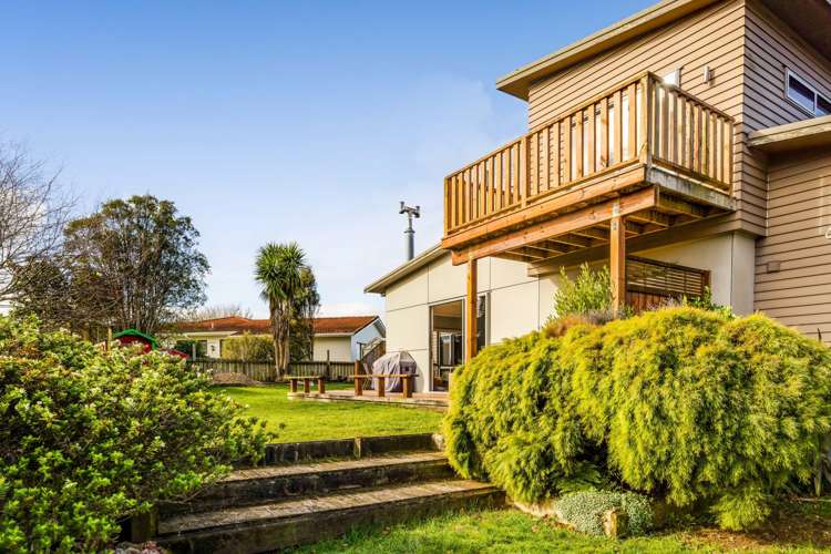 17 Elizabeth Grove Stratford_25