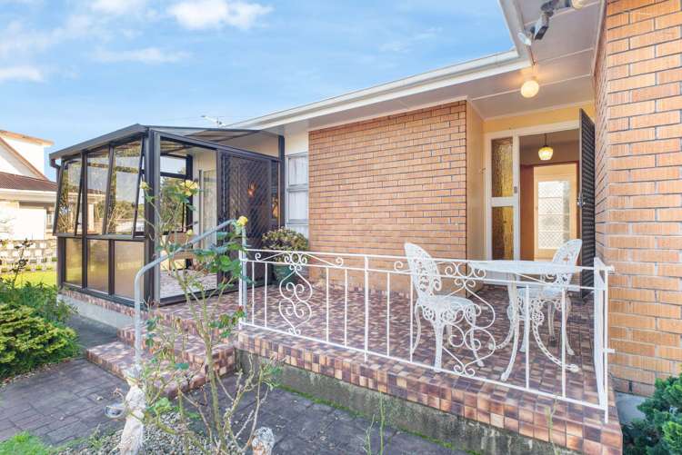 8 Warden Place Mangere Bridge_11