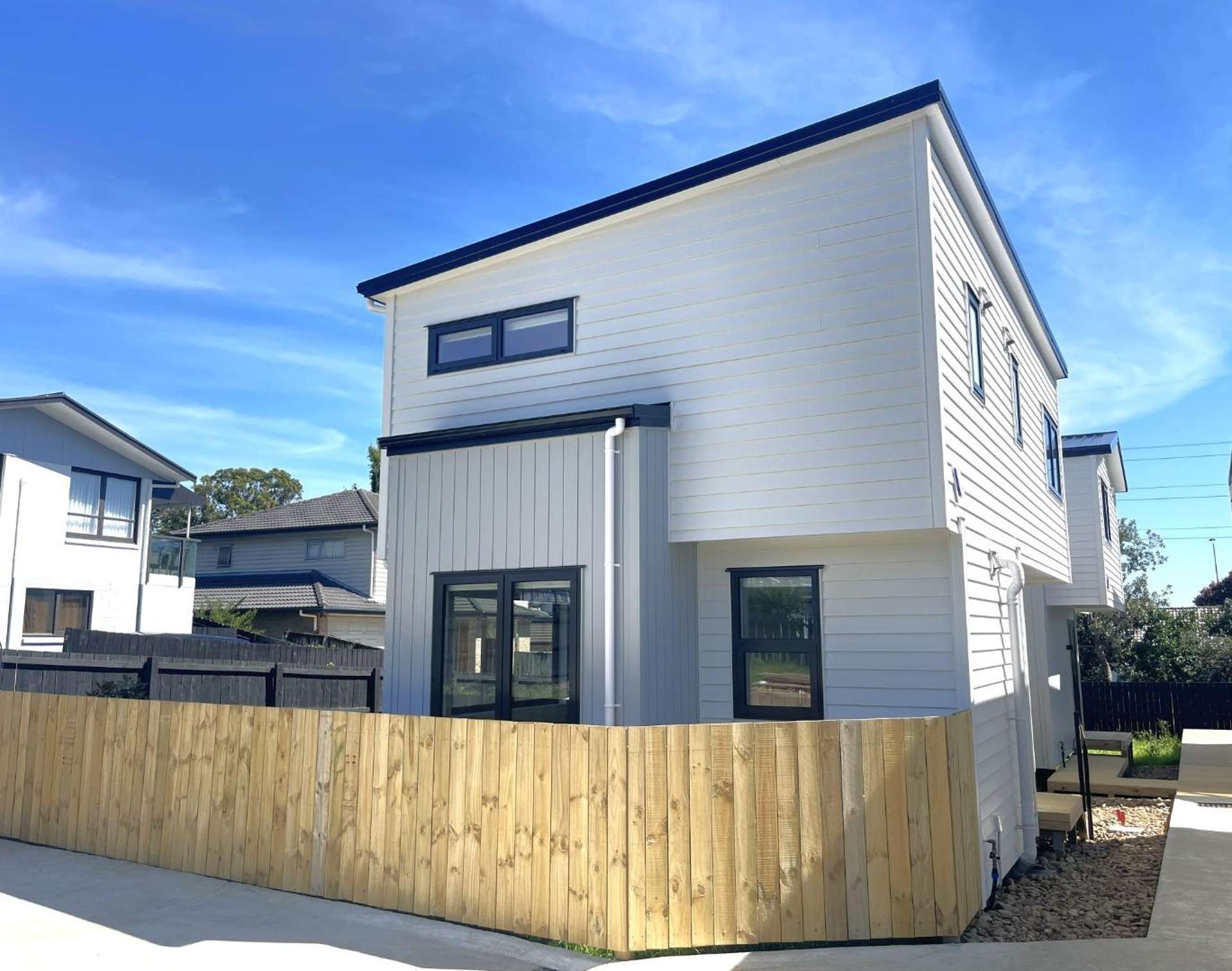A/54 Royal View Road Te Atatu South_0