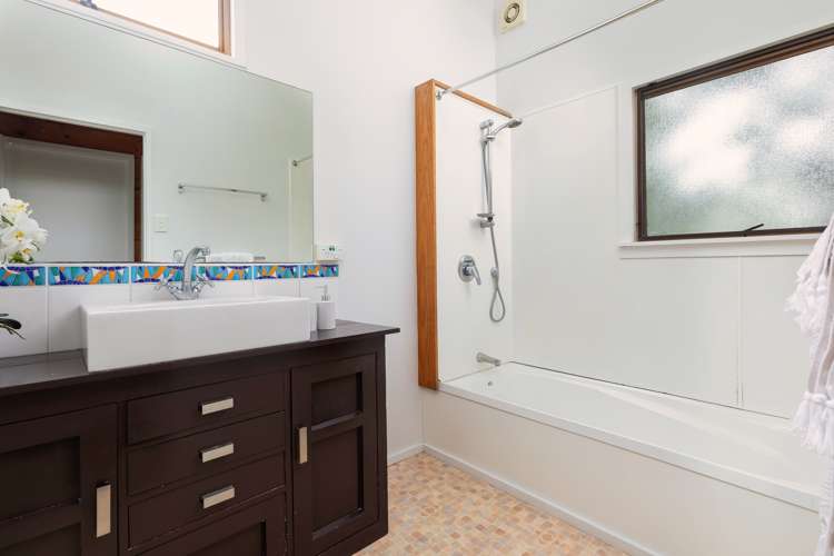 18 Kawaka Street Titirangi_16