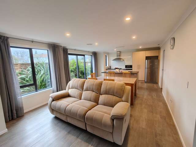 91A Whites Line East Waiwhetu_1