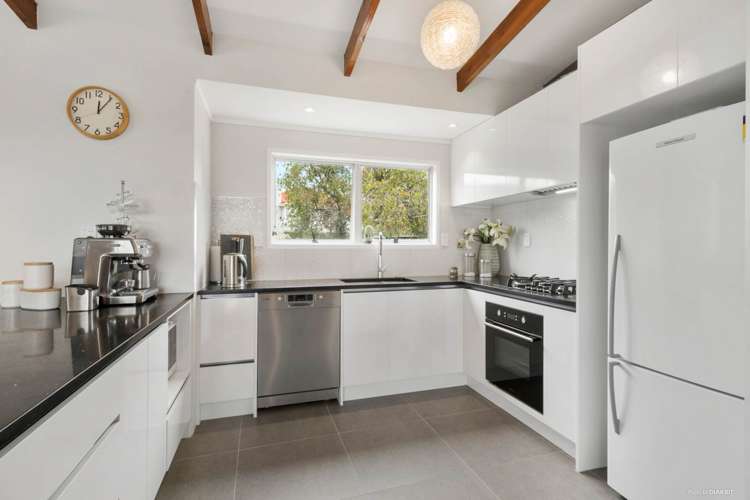 558a Beach Road Rothesay Bay_11