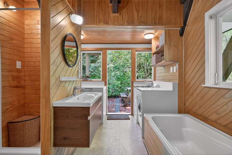 8 Tiniroa Grove Silverstream_9