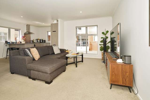 2/9 Vialou Street Hamilton Central_2