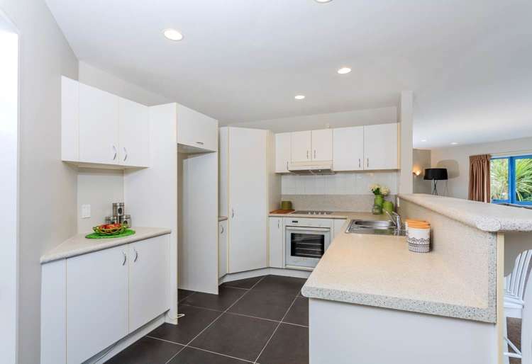 83 Old Lake Road Narrow Neck_16