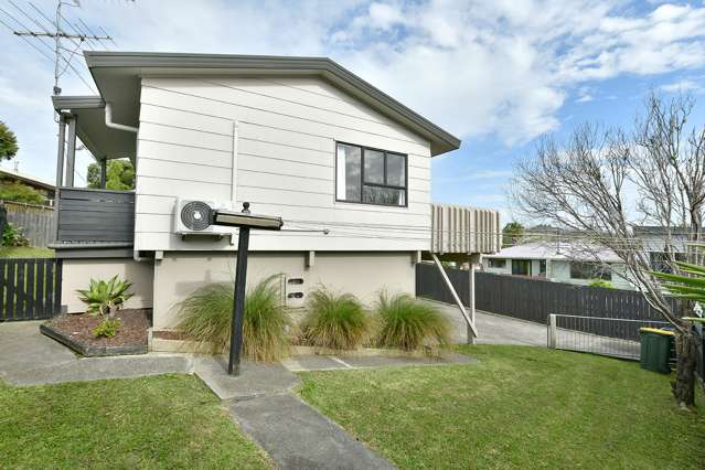 2/332 Whangaparaoa Road Stanmore Bay_1