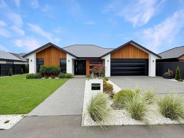ROLLESTON EXECUTIVE FAMILY HOME, FOUR BEDROOM, TWO BATHROOM, DOUBLE GARAGE