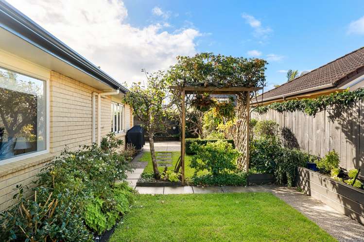 1 Zara Court Flat Bush_23