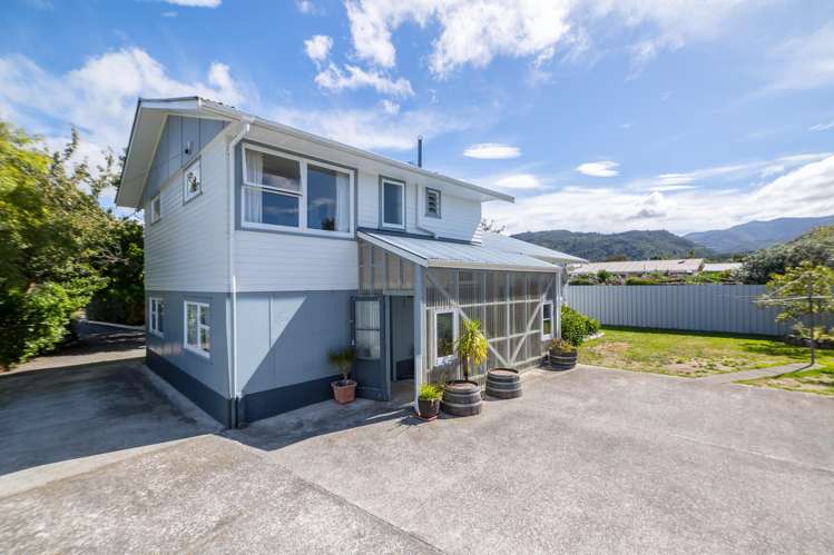 11 William Benton Street Featherston_4