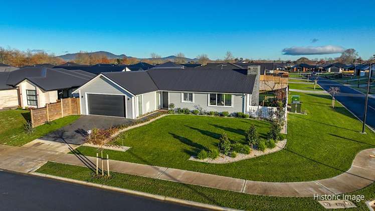 8 Peakedale Drive_5