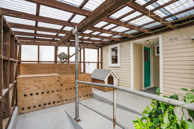 64 Russell Road Wainuiomata_13