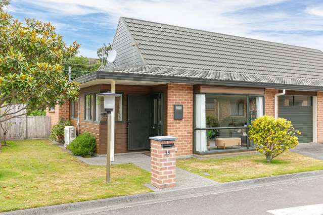 CONVENIENTLY SUNNY PRIVATE AND CENTRAL