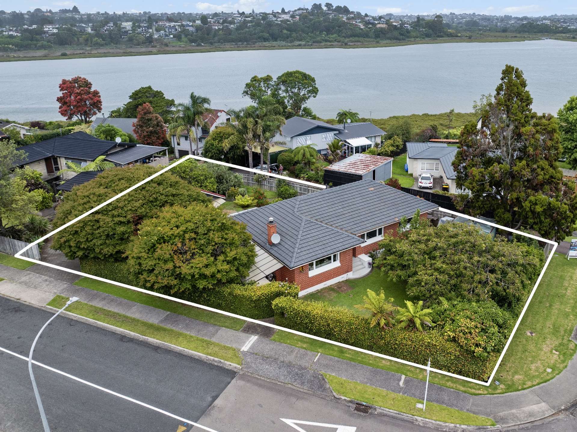 2 Sunny Bay Road Matua_0