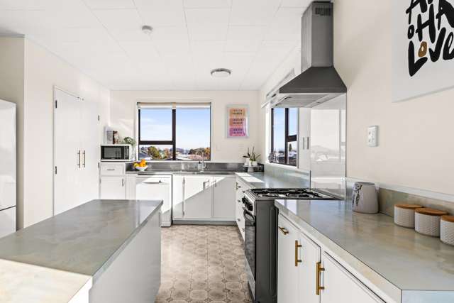 901A Dufferin Street Akina_1