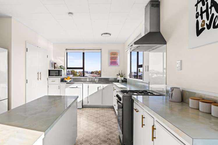 901A Dufferin Street Akina_1