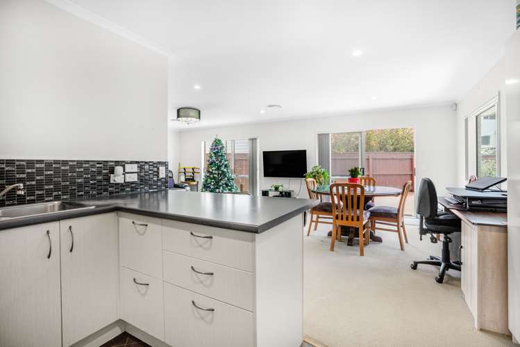 8 Sun Valley Way Wainuiomata_5