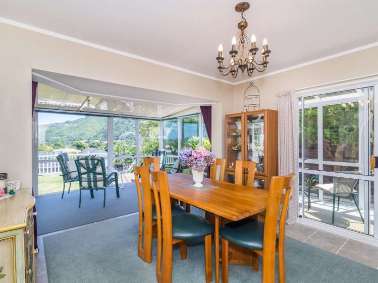 17 Roband Crescent Brown Owl_10