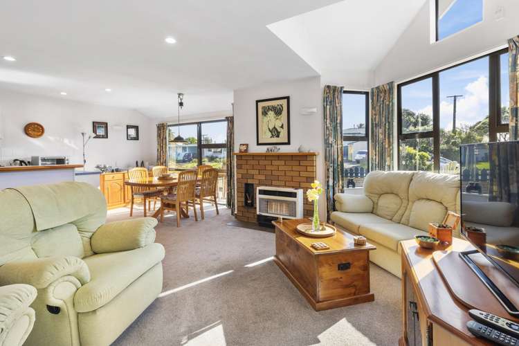 1/4 Richard Street Titahi Bay_2