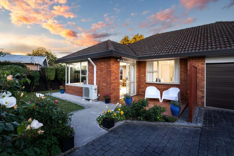 2/3 Cottesmore Close Burnside_30