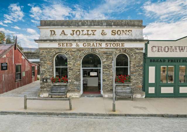 Cromwell location will impress!