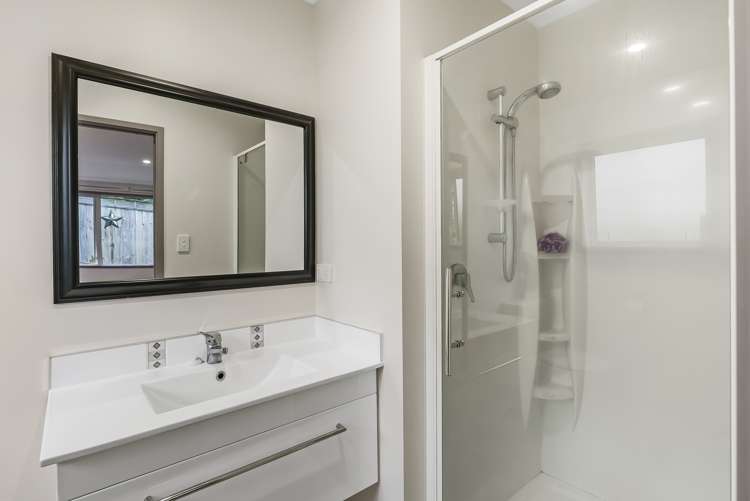 61 Bathurst Crescent Pyes Pa_9