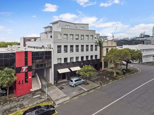 Freehold character building in the heart of Auckland city