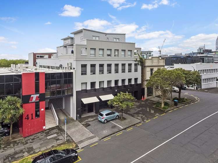 Freehold character building in the heart of Auckland city