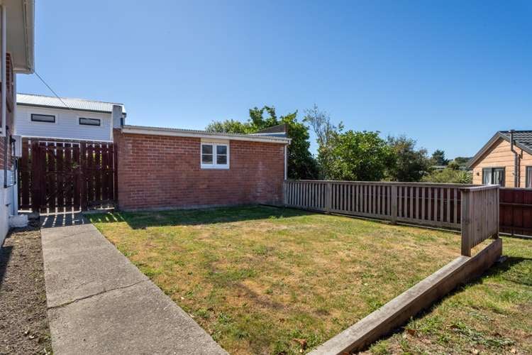 32 Bracken Road Paparangi_15