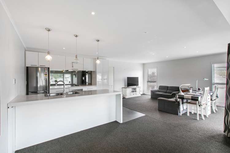 2/50 Taharoto Road Takapuna_6