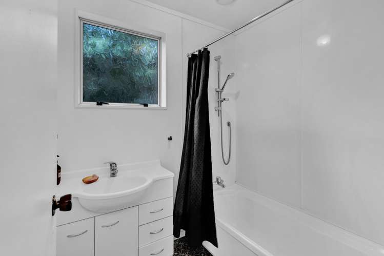 1138 South Road Oakura_9