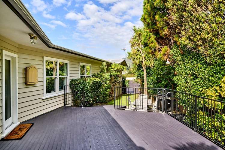 13 St Edmund Crescent Tawa_27