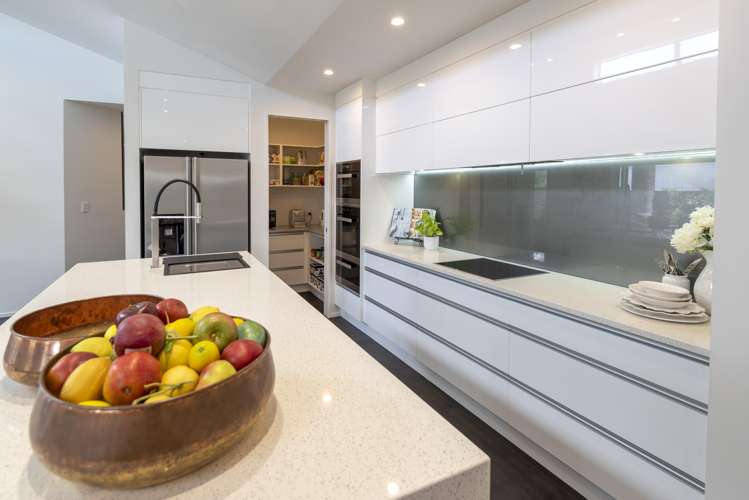 8 Defender Crescent Beachlands_10