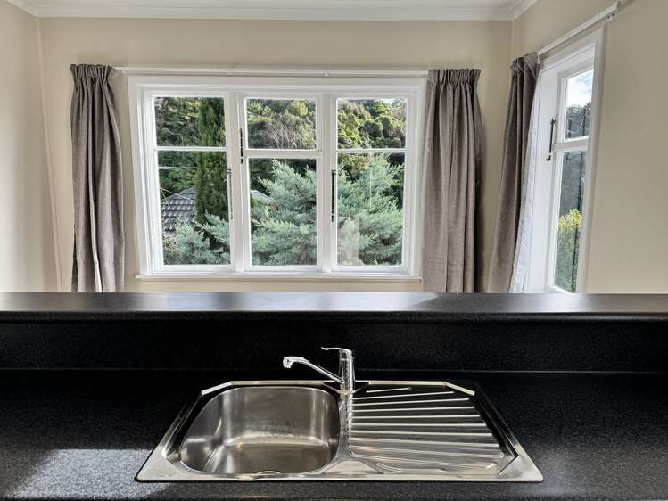 9 Lincoln Avenue Tawa_5