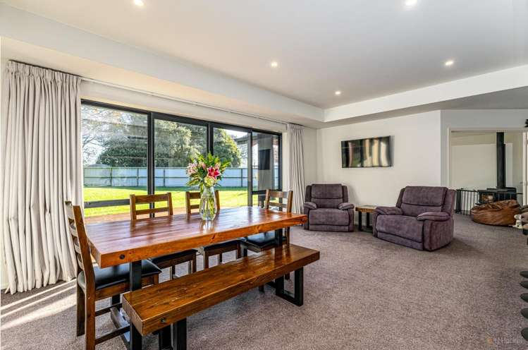 123 Oak Street, Orari_5