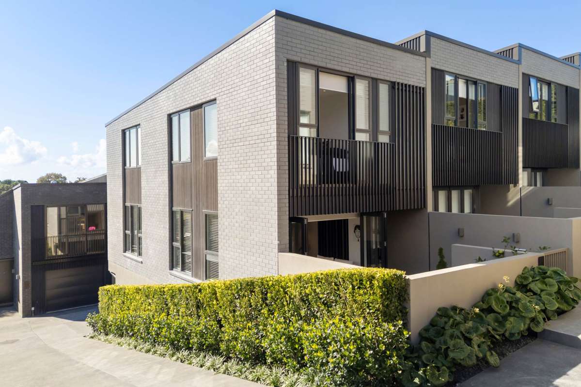 8/32 Dudley Road_0