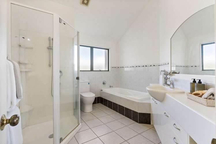 492 Beach Road Murrays Bay_27