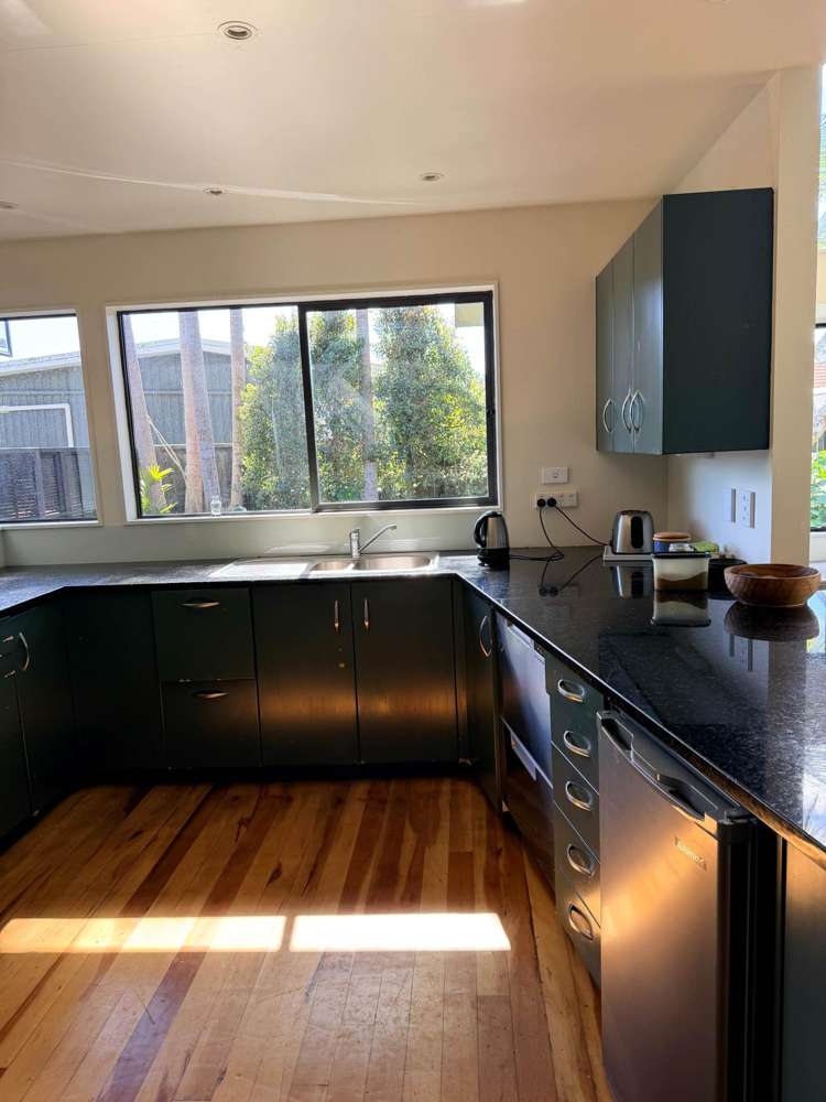 23 Sunkist Bay Road Beachlands_17