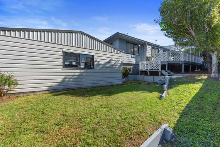 37 Gosford Drive Botany Downs_23