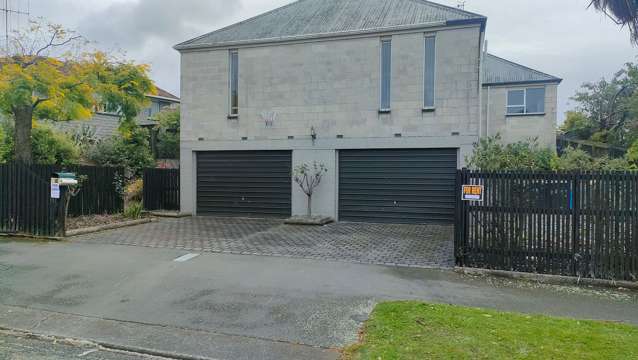 Private Home with internal access garage