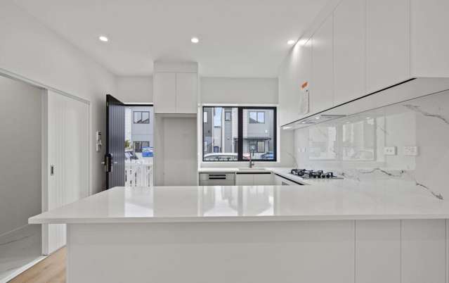 Spacious Family Home with Bonus Sleepout!