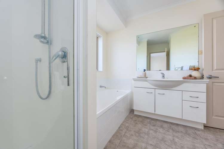 7B Barberry Lane Te Atatu Peninsula_16