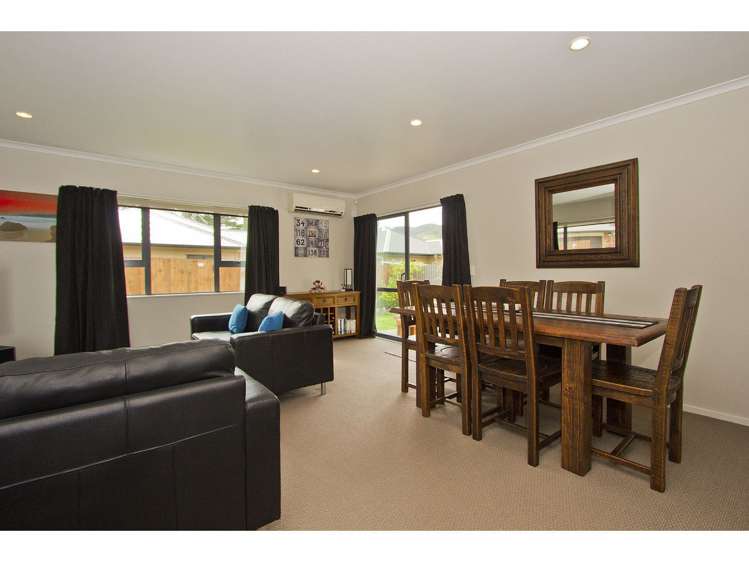 7 Woodland Grove Wainuiomata_6