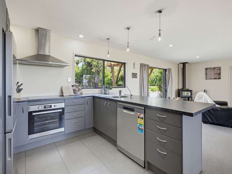 1955 Egmont Road Egmont Village_10