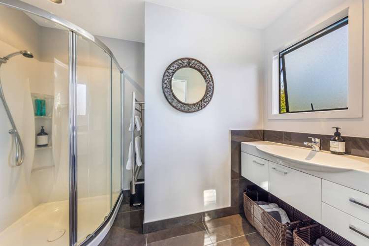 10 Coldham Crescent Saint Johns_13