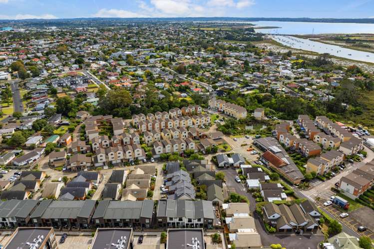 78 Rauemi Way Te Atatu South_16