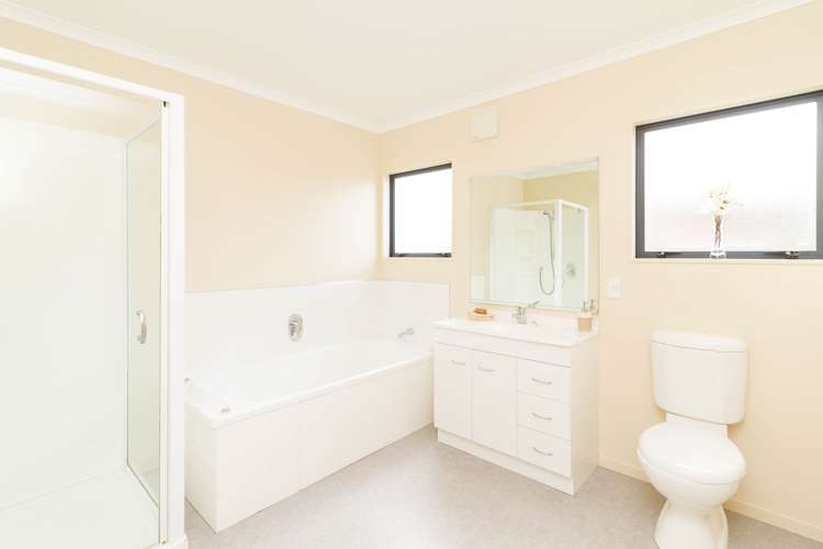 115 Redvers Drive Belmont_12