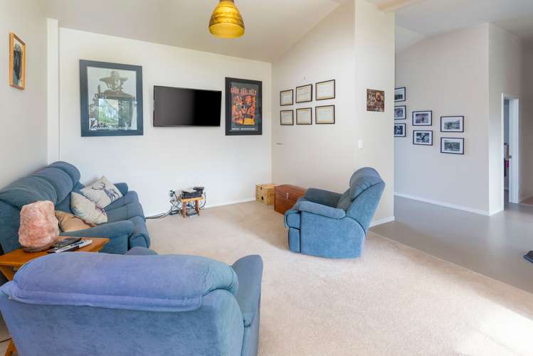 3 Front Miranda Road Waitakaruru_10