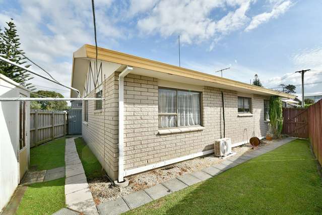 2/3 Centreway Road Orewa_1